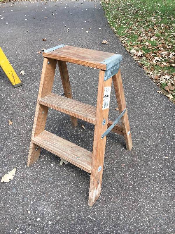 lot 95 image: 2 Step Ladder