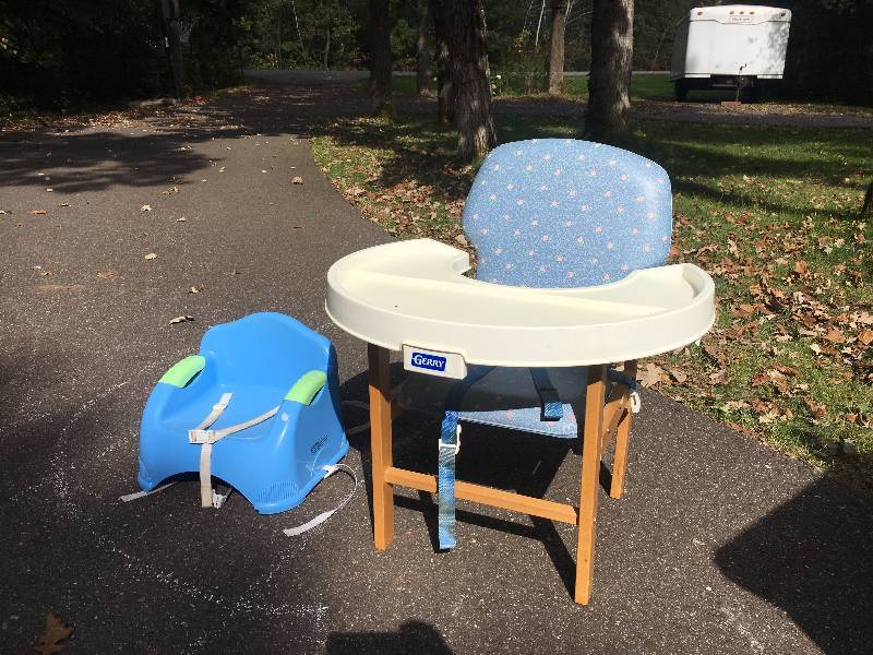 lot 98 image: Pair of High Chairs