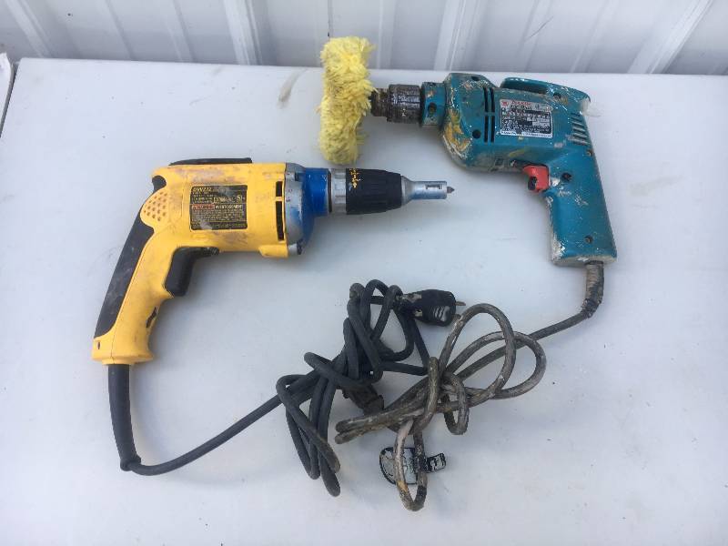 lot 109 image: Pair of Drills ( Dewalt & Makita )