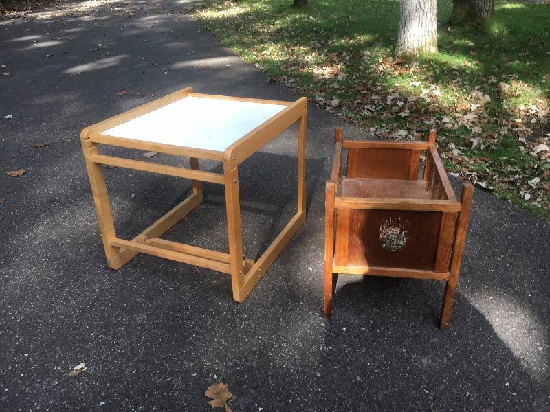 lot 119 image: End Table and Crib