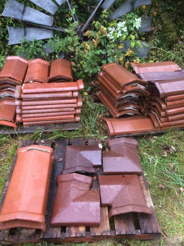 lot 1 image: Vintage Red Wing Roofing Tiles