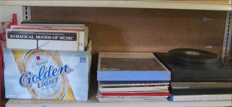 lot 1 image: collectibles