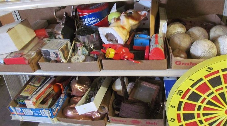 lot 2 image: collectibles