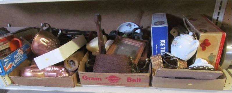 lot 3 image: vintage cookware