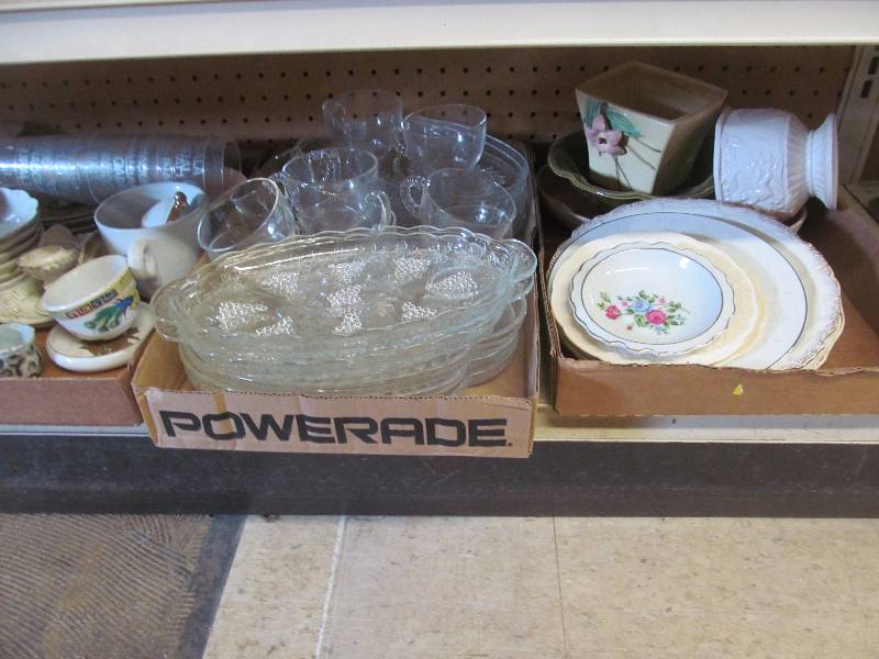 lot 4 image: collectibles