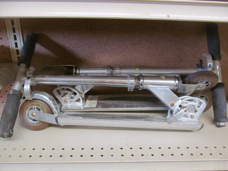 lot 6 image: toys