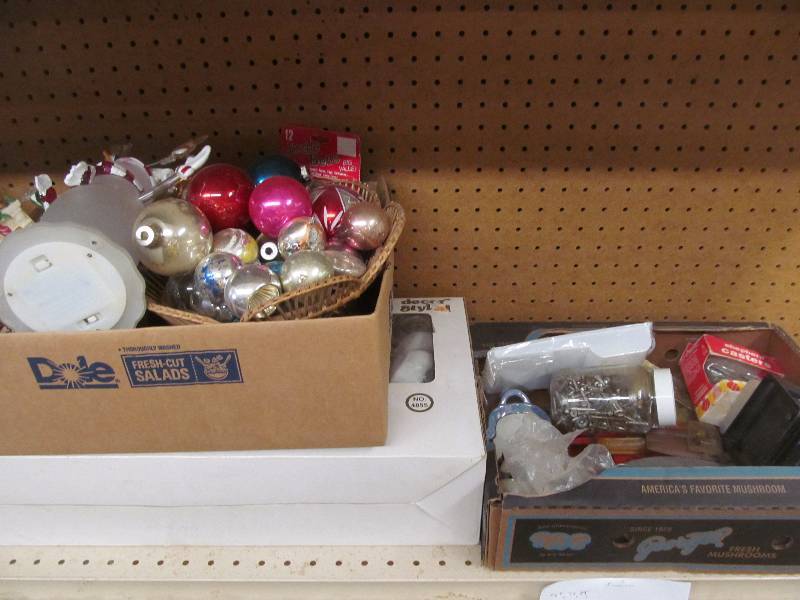 lot 7 image: collectibles