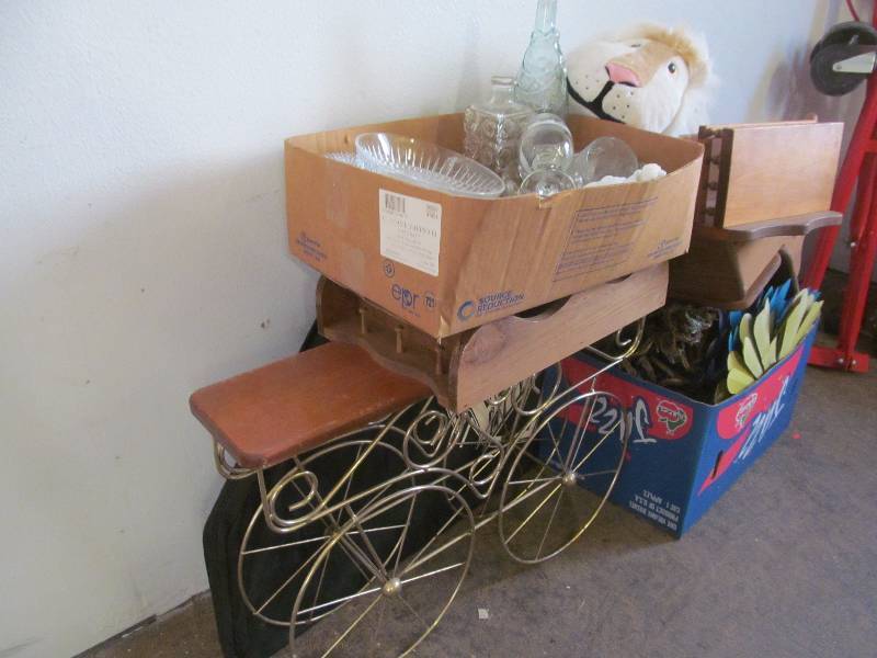 lot 30 image: collectibles