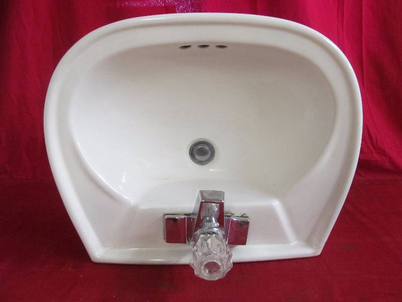 lot 64 image: sink