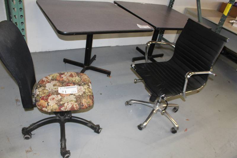 lot 21 image: Lot of (2) Rolling Office Chairs