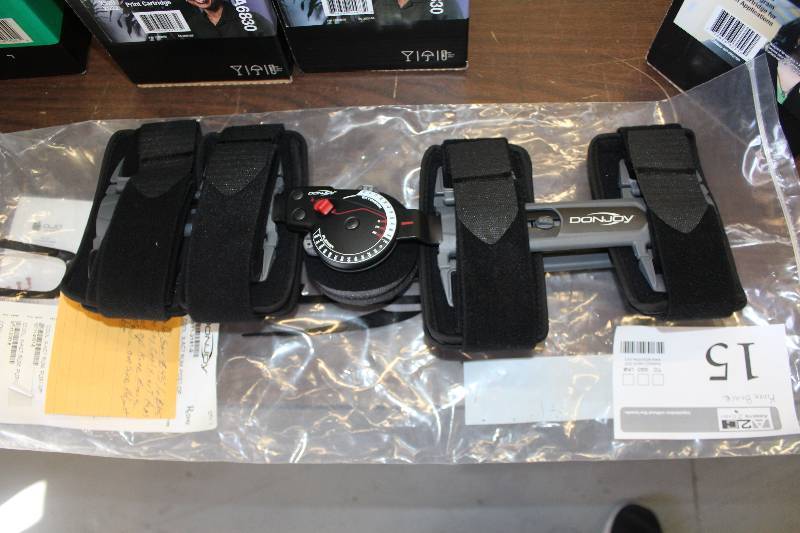 lot 15 image: Donjoy Fully-Adjustable Knee Brace
