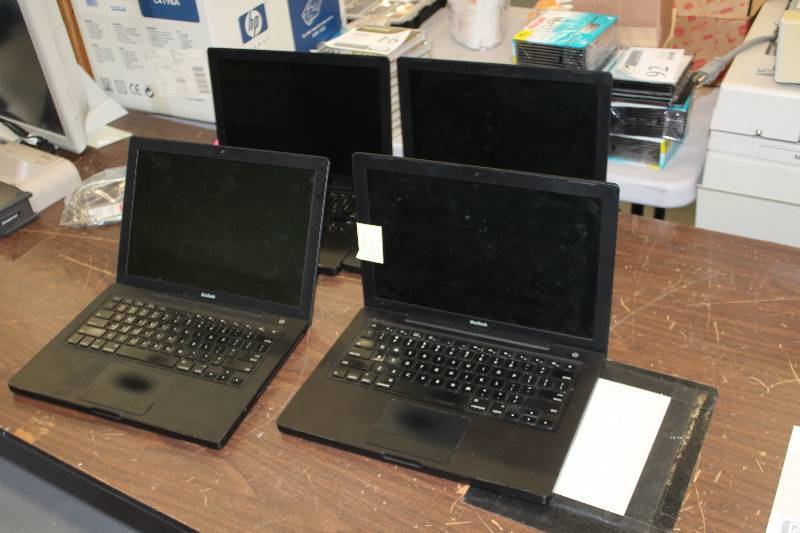 lot 70 image: Lot of (4) MacBook Computer Laptops