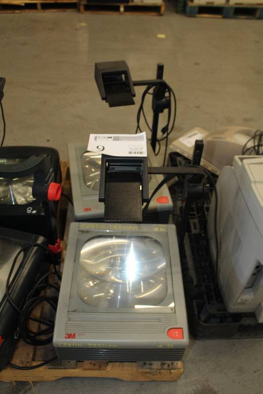 lot 9 image: Lot of (2) 3M 9050 Overhead Projectors