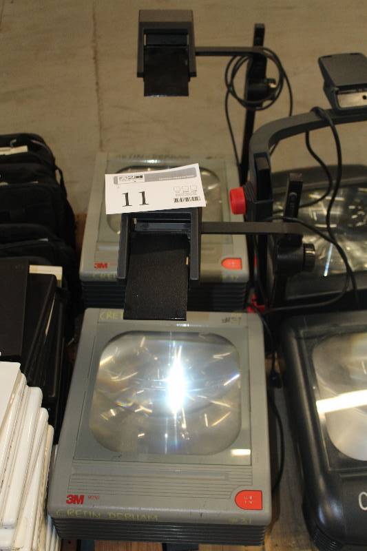 lot 11 image: Lot of (2) 3M 9050 Overhead Projectors
