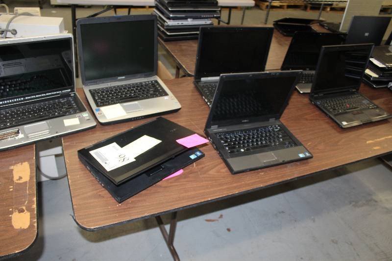 lot 86 image: Lot of (7) Computer Laptops Includes Gateway, Dell, Lenovo, HP, Toshiba
