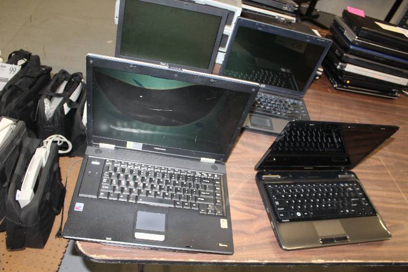 lot 85 image: Lot of (4) HP, Dell, Toshiba Computer Laptops