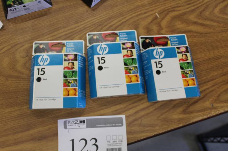 lot 123 image: Lot of (3) HP 15 Ink Cartridges
