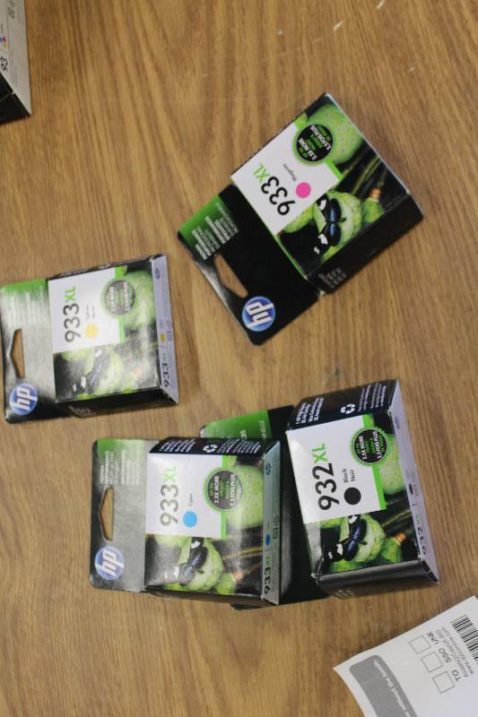 lot 121 image: Lot of (4) HP 933 Ink Cartridges