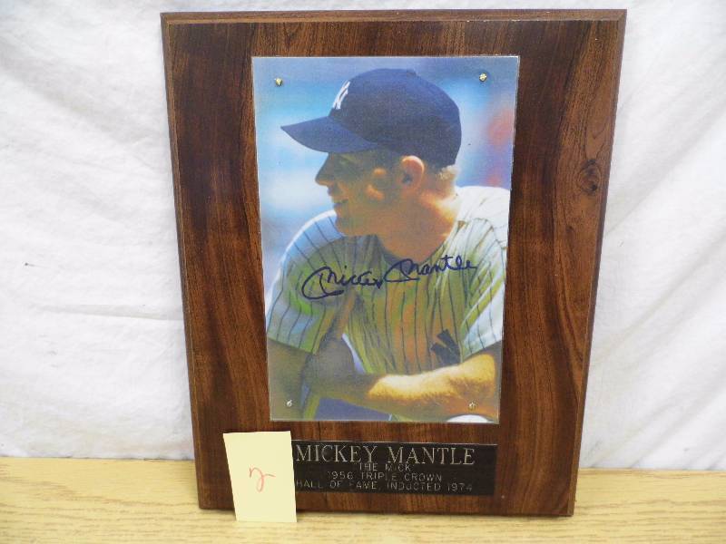 lot 2 image: Mickey Mantle Signed Photo