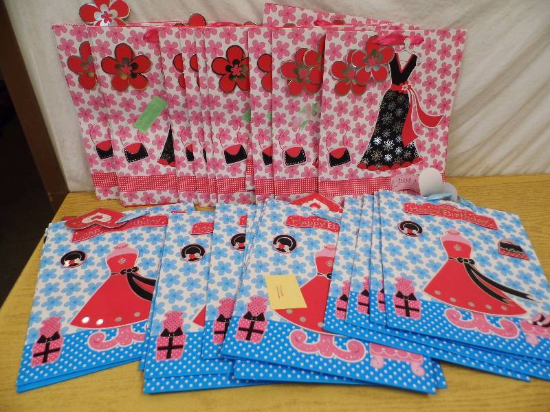 lot 11 image: Gift Bags
