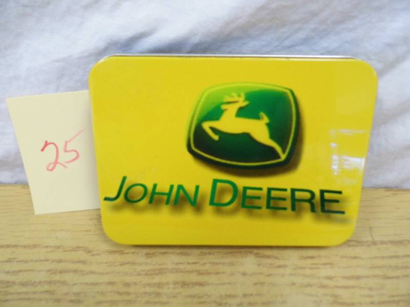 lot 25 image: John Deere Knife