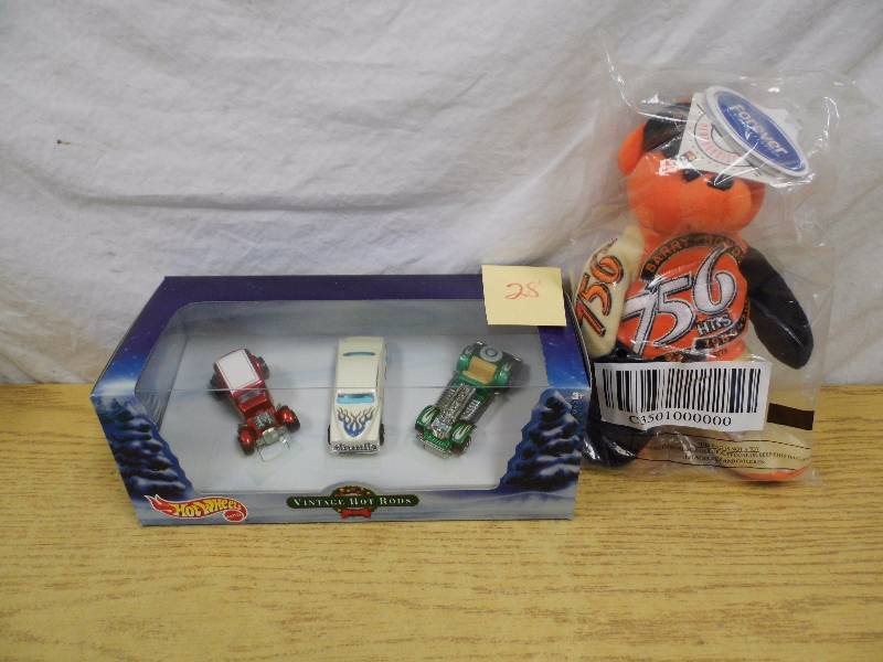 lot 28 image: Hotwheels - Barry Bonds Beanie