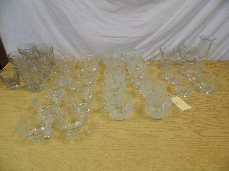 lot 31 image: Glassware