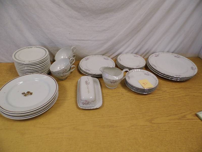 lot 32 image: China & Dishes