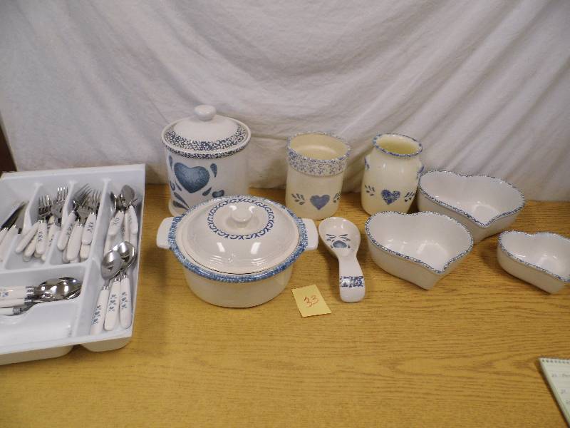 lot 33 image: Blue Heart Pottery - Flatware