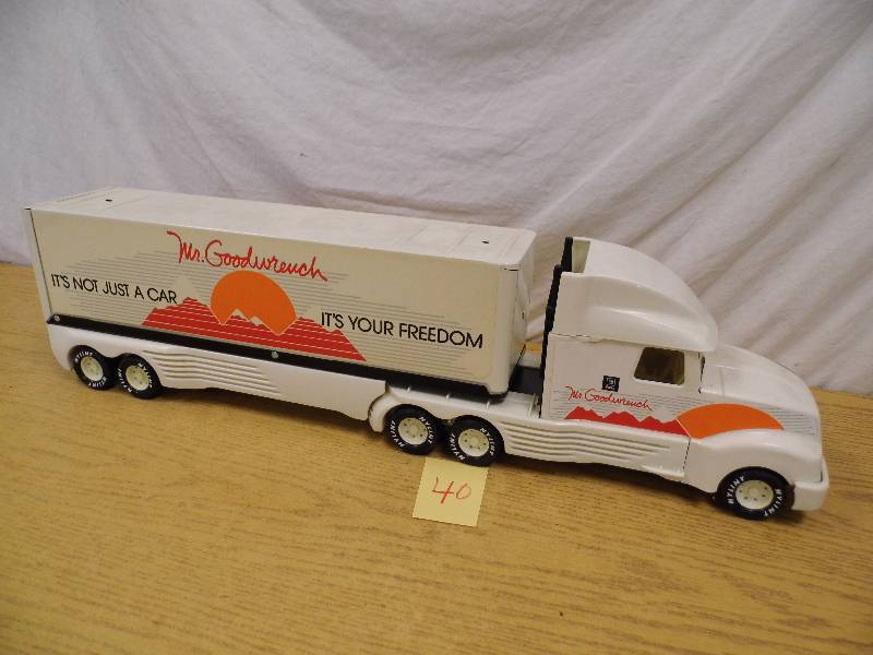 lot 40 image: Mr Goodwrench Series Metal Truck