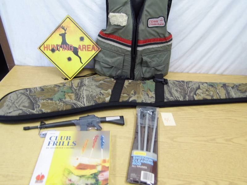 lot 46 image: Gun Case - Gun Cleaning Kit