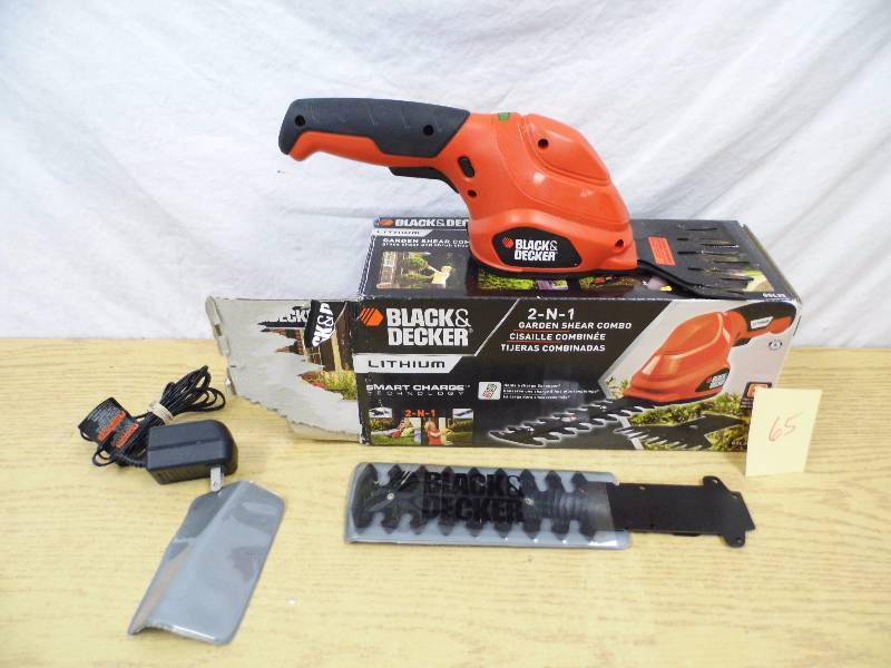 lot 65 image: Black & Decker Trimmer