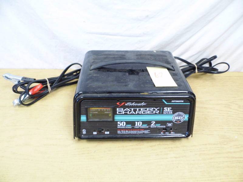 lot 67 image: Battery Charger