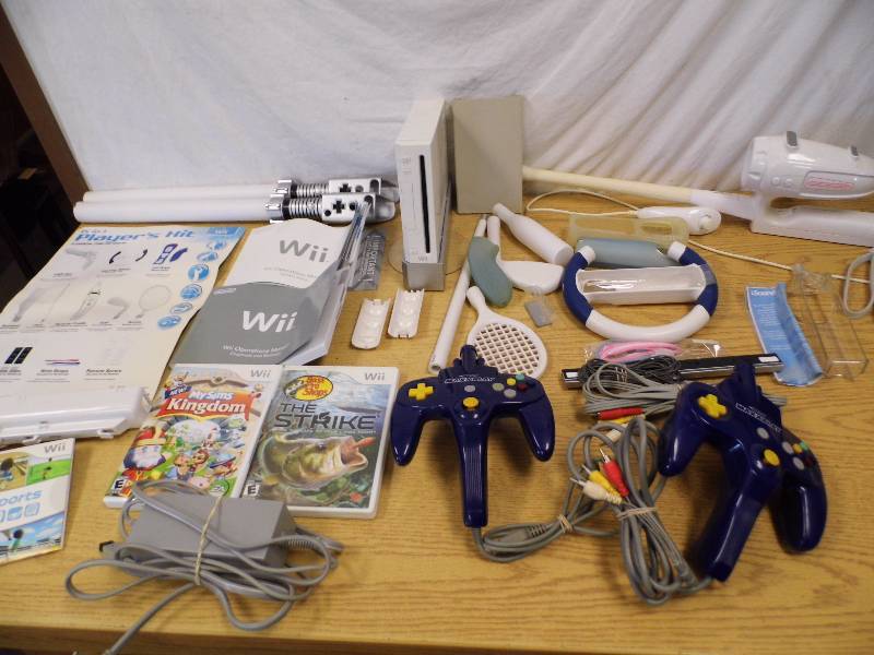 lot 77 image: Wii Console w Many extras