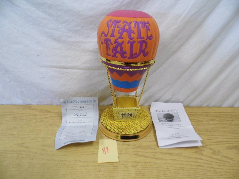 lot 84 image: Wizard of Oz Balloon Musical