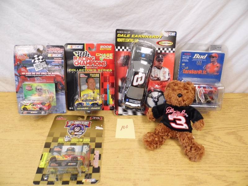 lot 100 image: Nascar - Dale Earnhardt Items