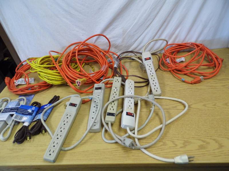lot 118 image: Power Cords - Power Stips