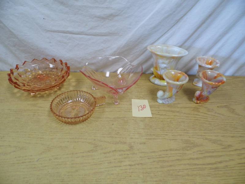 lot 130 image: Vintage Glassware