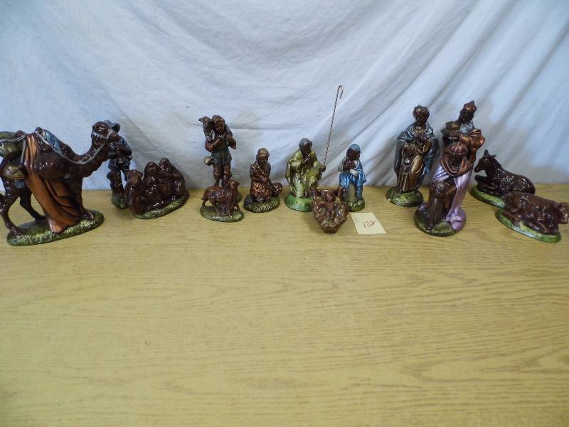 lot 132 image: Vintage Nativity Set