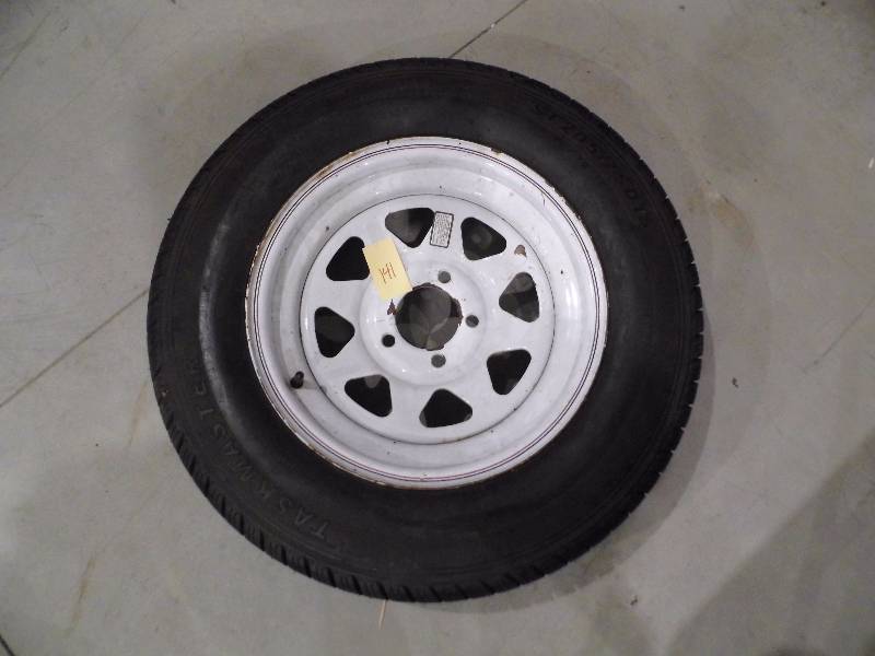 lot 141 image: Tire w Rim