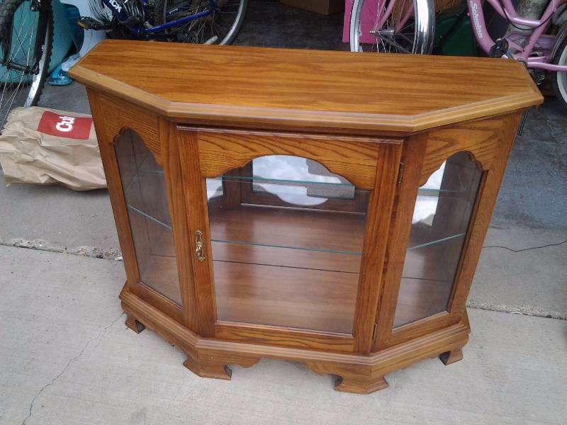 lot 2 image: Console Style Curio Cabinet 36x12x30