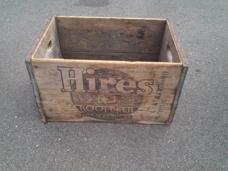 lot 13 image: Vintage Hires Rootbeer Crate 18x11x10