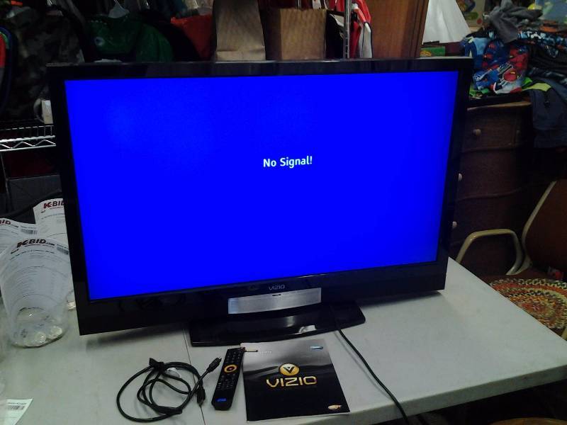 lot 17 image: Vizio 42 Flat Screen TV With Remote - Works
