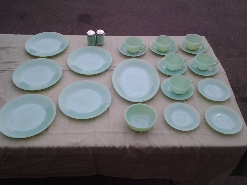 lot 21 image: Vintage Jade Fireking Dishes