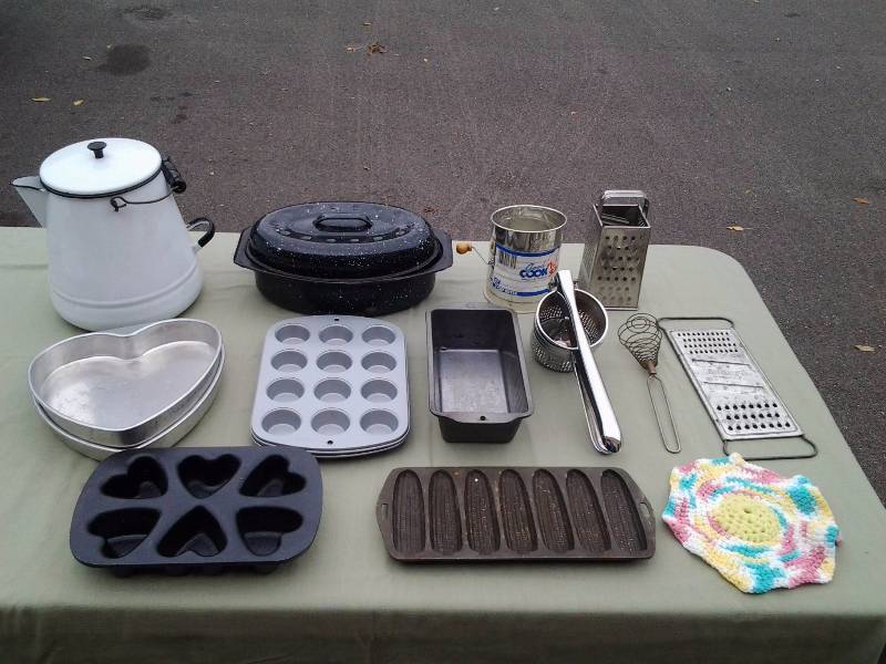 lot 25 image: Lot Of Cook & Bake Ware Cast Iron Corn Pan, Kettle, Roaster