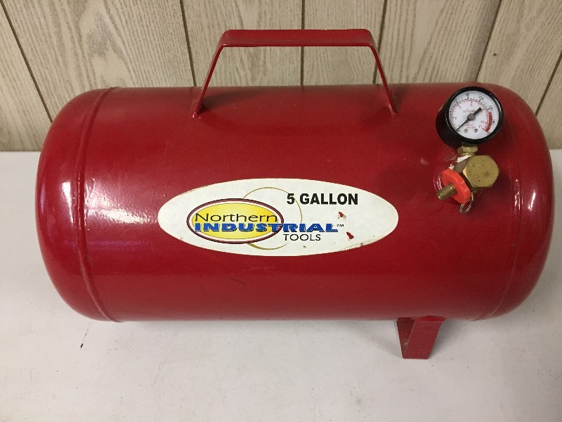 lot 3 image: Portable Air Carry Tank - 5 Gallon