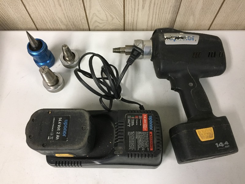 lot 6 image: Uponor PEX  Expander 1 & 34