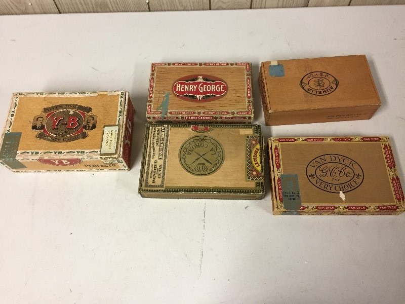 lot 28 image: 5 Vintage Cigar Boxes