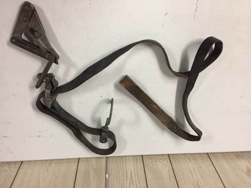 lot 30 image: Klein 1613-30 Cable Pulling Jaw Grip with leather strap & hook