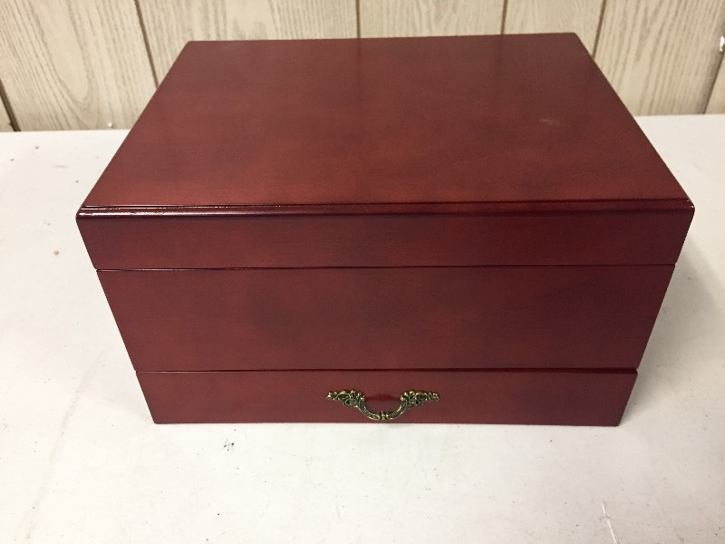 lot 54 image: Don Salvatore Humidor - Cherry with drawer